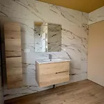 Maison 3 Chambres Avec Jardin Et Garage Apartman *