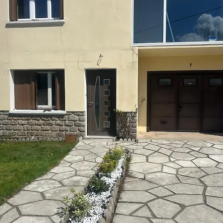 3 Avec Jardin Apartment